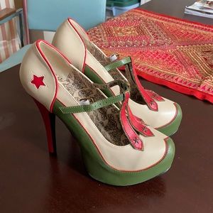 Vintage inspired army pumps